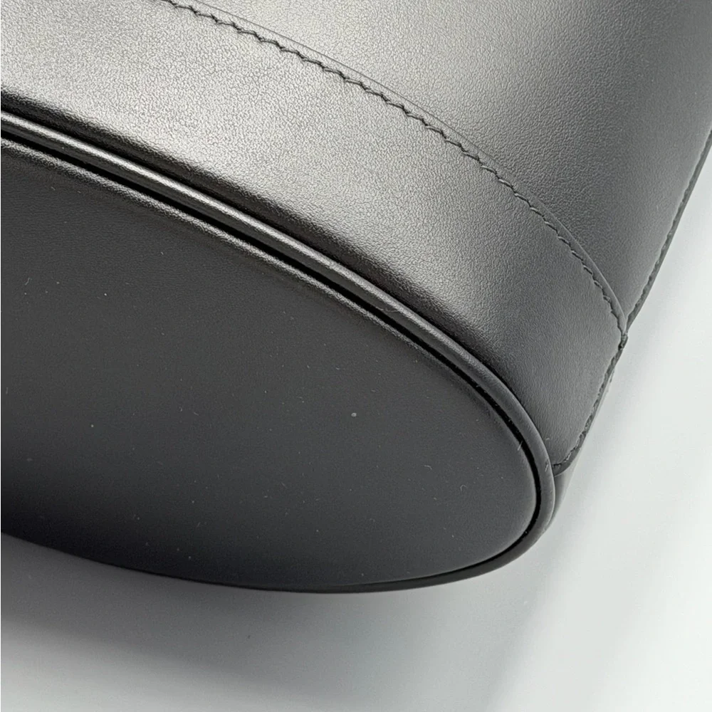 Ferragamo Black Leather Tote with Gold Tag and Pouch - Picture 11 of 14